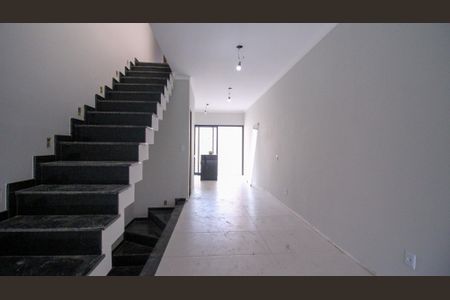 Casa à venda com 125m², 3 quartos e 2 vagasSala