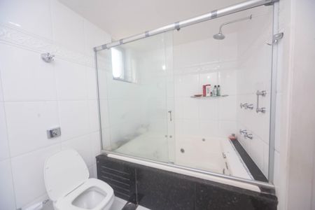 Apartamento à venda com 280m², 4 quartos e 3 vagasBanheiro suite 2