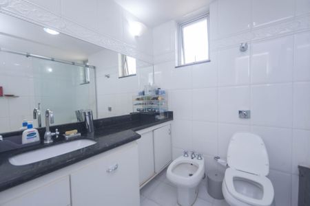 Apartamento à venda com 280m², 4 quartos e 3 vagasBanheiro suite 2