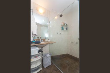 Apartamento à venda com 280m², 4 quartos e 3 vagasBanheiro suite 1