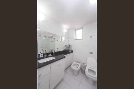 Apartamento à venda com 280m², 4 quartos e 3 vagasBanheiro suite 2