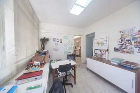 Apartamento à venda com 280m², 4 quartos e 3 vagasEscritório