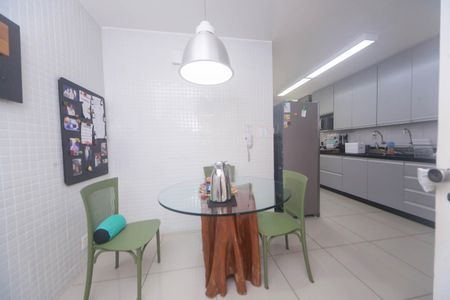 Apartamento à venda com 280m², 4 quartos e 3 vagasCozinha