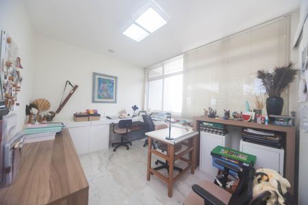 Apartamento à venda com 280m², 4 quartos e 3 vagasEscritório