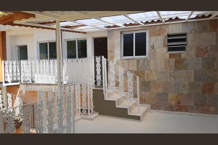 Casa à venda com 3 quartos, 250m² em Jardim Guairaca, São Paulo