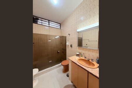 Casa à venda com 237m², 3 quartos e 4 vagasBanheiro Social