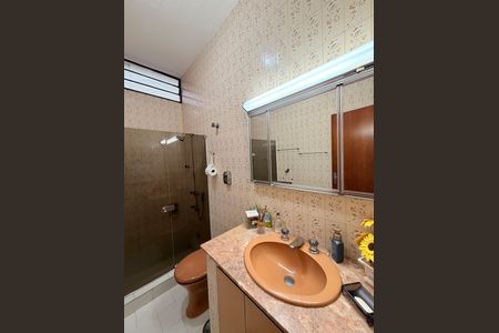 Casa à venda com 237m², 3 quartos e 4 vagasBanheiro Social