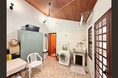 Casa à venda com 237m², 3 quartos e 4 vagasÁrea de Serviço