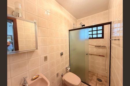 Casa à venda com 237m², 3 quartos e 4 vagasBanheiro externo