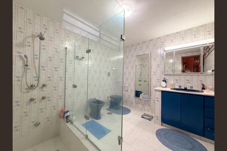 Casa à venda com 237m², 3 quartos e 4 vagasBanheiro da Suíte