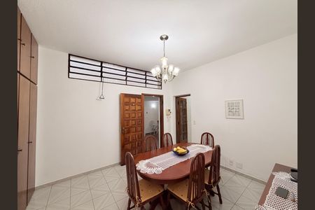 Casa à venda com 237m², 3 quartos e 4 vagasCopa