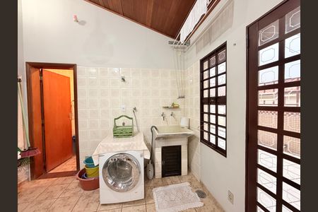 Casa à venda com 237m², 3 quartos e 4 vagasÁrea de Serviço