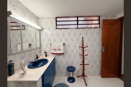 Casa à venda com 237m², 3 quartos e 4 vagasBanheiro da Suíte