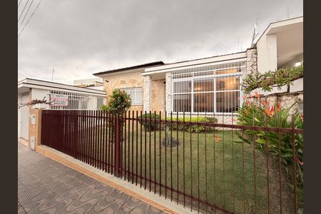 Casa à venda com 237m², 3 quartos e 4 vagasFachada