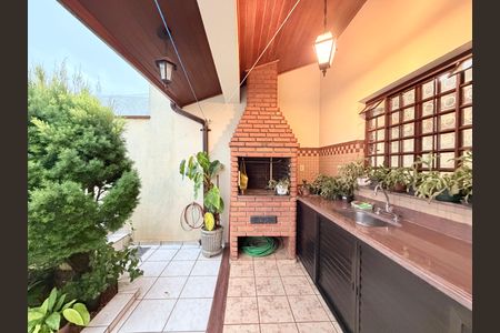 Casa à venda com 237m², 3 quartos e 4 vagasChurrasqueira