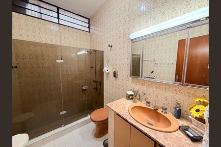 Casa à venda com 237m², 3 quartos e 4 vagasBanheiro Social