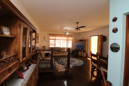 Casa à venda com 190m², 3 quartos e 3 vagasSala