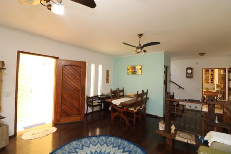 Casa à venda com 190m², 3 quartos e 3 vagasSala