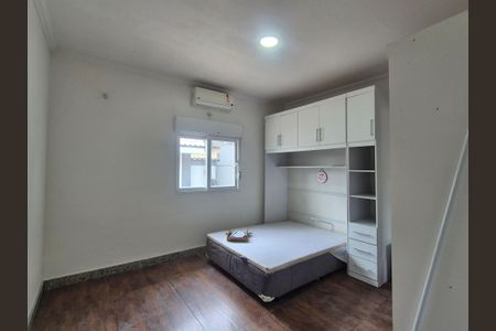 Casa de condomínio à venda com 160m², 3 quartos e 1 vaga