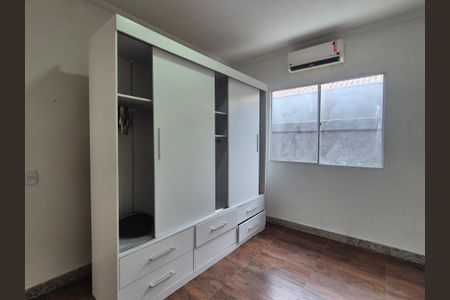 Casa de condomínio à venda com 160m², 3 quartos e 1 vaga