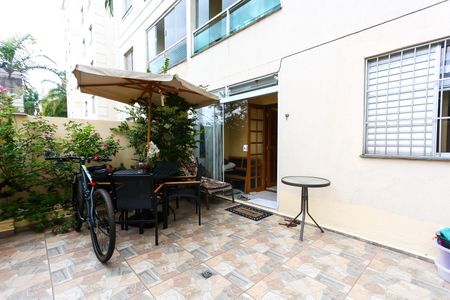 Apartamento à venda com 47m², 2 quartos e 1 vaga Apartamento à venda com 47m², 2 quartos e 1 vagaquintal