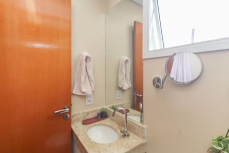 Casa à venda com 61m², 2 quartos e 2 vagasBanheiro da Suíte 1