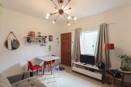 Casa à venda com 61m², 2 quartos e 2 vagasSala