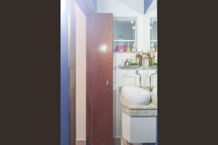 Casa à venda com 61m², 2 quartos e 2 vagasLavabo