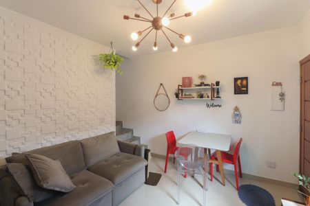 Casa à venda com 61m², 2 quartos e 2 vagasSala