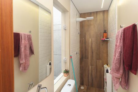 Casa à venda com 61m², 2 quartos e 2 vagasBanheiro da Suíte 2