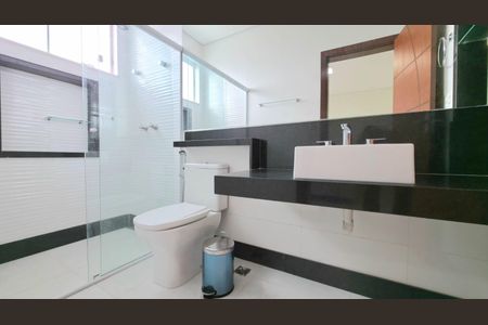 Casa de condomínio para alugar com 540m², 5 quartos e 4 vagas