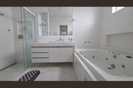 Casa de condomínio para alugar com 540m², 5 quartos e 4 vagas
