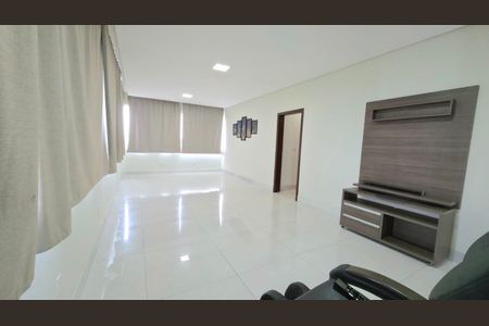 Casa de condomínio para alugar com 540m², 5 quartos e 4 vagas