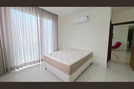 Casa de condomínio para alugar com 540m², 5 quartos e 4 vagas