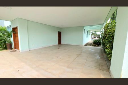 Casa de condomínio para alugar com 540m², 5 quartos e 4 vagas