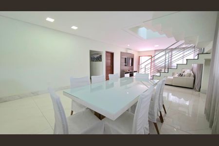 Casa de condomínio para alugar com 540m², 5 quartos e 4 vagas