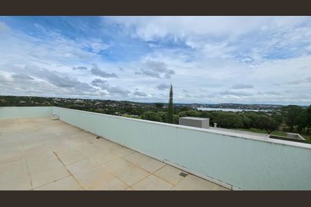 Casa de condomínio para alugar com 540m², 5 quartos e 4 vagas