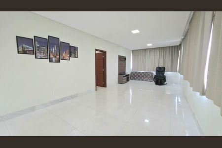 Casa de condomínio para alugar com 540m², 5 quartos e 4 vagas