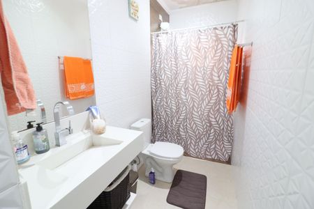 Casa à venda com 225m², 4 quartos e 2 vagasBanheiro 3