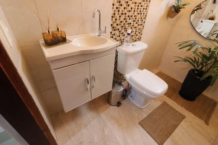 Casa à venda com 225m², 4 quartos e 2 vagasBanheiro 2