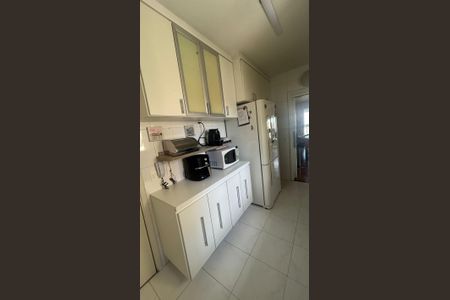 Apartamento à venda com 126m², 3 quartos e 2 vagas Apartamento à venda com 126m², 3 quartos e 2 vagasCozinha