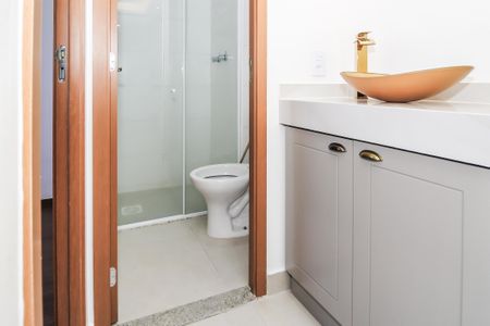 Apartamento para alugar com 38m², 2 quartos e sem vaga Apartamento para alugar com 38m², 2 quartos e sem vagaBanheiro social