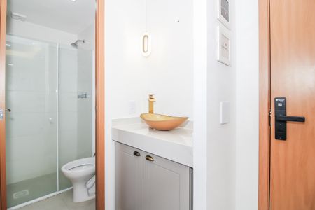 Apartamento para alugar com 38m², 2 quartos e sem vaga Apartamento para alugar com 38m², 2 quartos e sem vagaBanheiro social