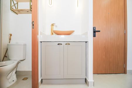 Apartamento para alugar com 38m², 2 quartos e sem vaga Apartamento para alugar com 38m², 2 quartos e sem vagaBanheiro social