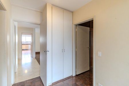 Corredor de apartamento à venda com 3 quartos, 167m² em Higienópolis, São Paulo