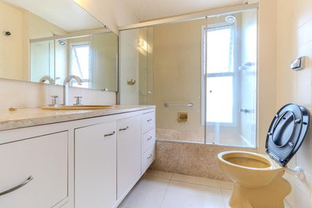 Apartamento à venda com 167m², 3 quartos e 2 vagasBanheiro da Suíte