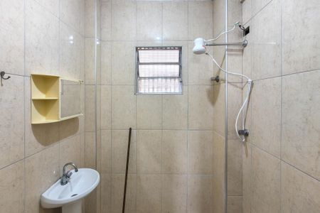 Banheiro de apartamento para alugar com 0 quarto, 34m² em Vila Tupi, Praia Grande