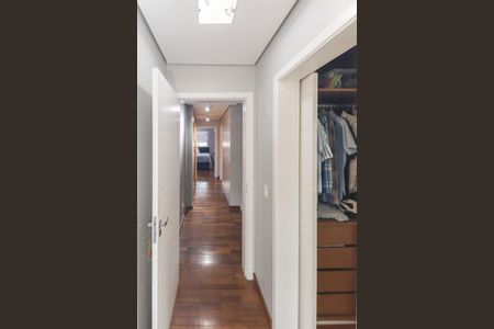 Casa à venda com 350m², 3 quartos e 2 vagasCorredor