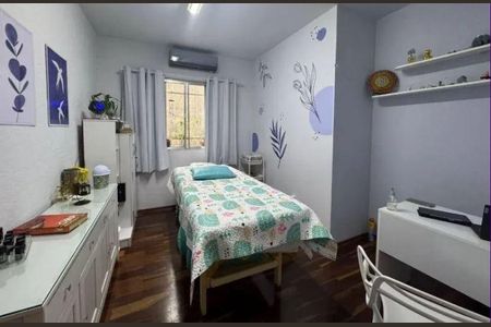 Casa à venda com 221m², 3 quartos e 2 vagasQuarto