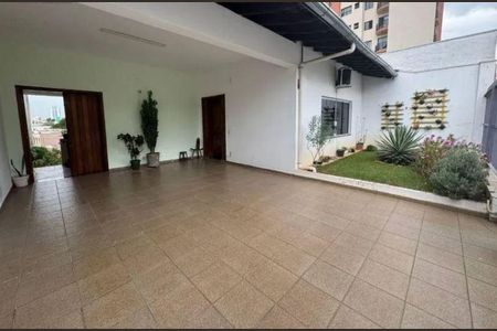 Casa à venda com 221m², 3 quartos e 2 vagasÁrea externa